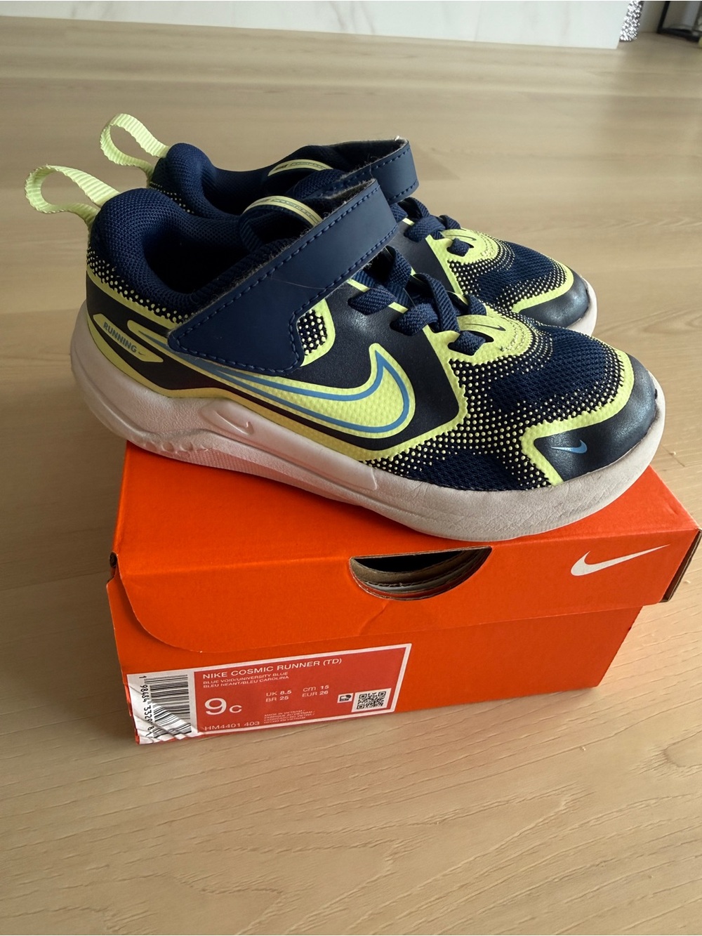 Nike Preschool Navy and Neon Yellow Hook-and-Loop Sneakers